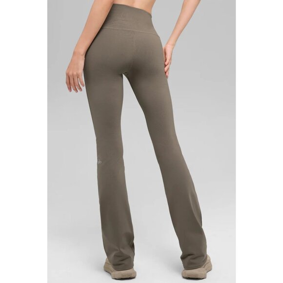 Alo Yoga Airbrush High-Waist Bootcut Legging in Light Cocoa - Picture 6 of 9